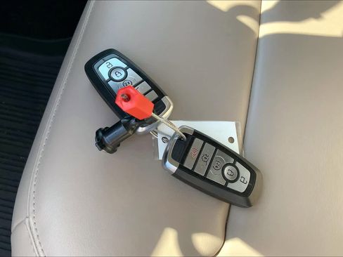 Used 2021 Ford Explorer XLT w/ Equipment Group 202A image 13