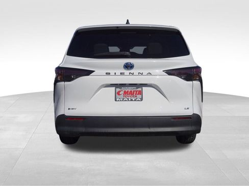 Certified 2025 Toyota Sienna LE image 4