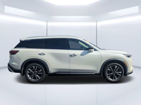 Used 2023 INFINITI QX60 Luxe w/ Performance Audio Package FWD image 2
