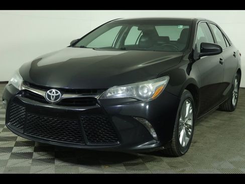 Used 2015 Toyota Camry SE image 1