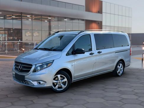 Used 2018 Mercedes-Benz Metris Passenger image 2
