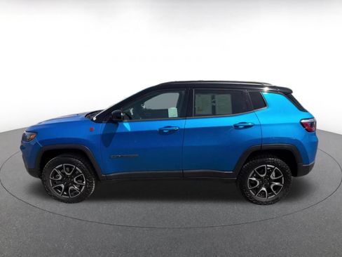 Used 2025 Jeep Compass Trailhawk AWD/4WD image 9