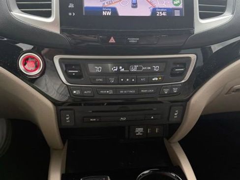 Used 2016 Honda Pilot Touring image 17