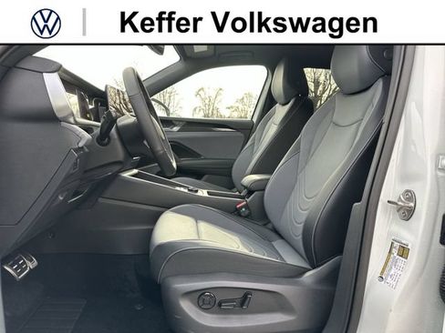 New 2026 Volkswagen Tiguan SE R-Line FWD image 12