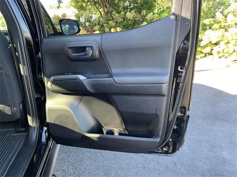 Used 2023 Toyota Tacoma TRD Sport image 11