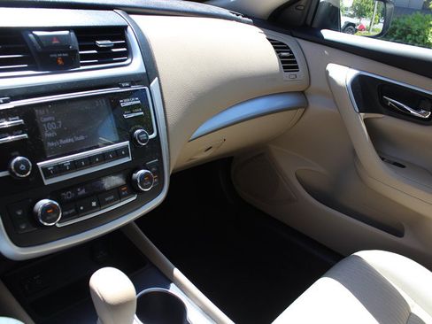 Used 2016 Nissan Altima 2.5 SV FWD image 12
