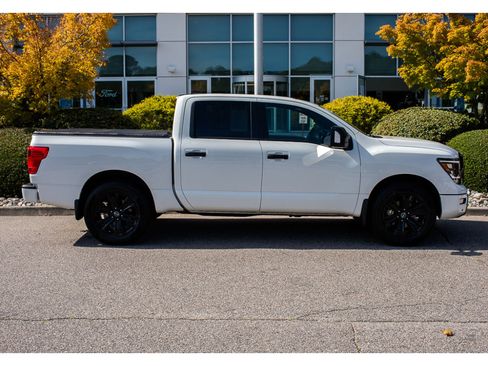 Used 2023 Nissan Titan SV w/ SV Convenience Package RWD image 1
