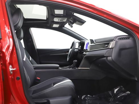 Used 2025 Toyota Camry SE w/ Convenience Package image 11