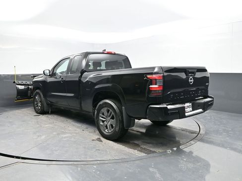 Used 2025 Nissan Frontier SV image 6