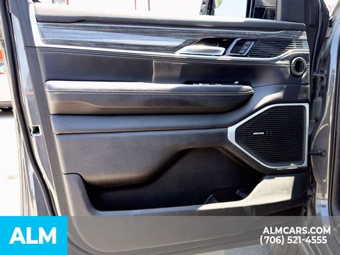 Used 2022 Jeep Wagoneer Series II w/ Premium Group I AWD/4WD image 12