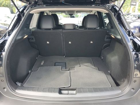 Used 2025 Nissan Kicks SR FWD image 9