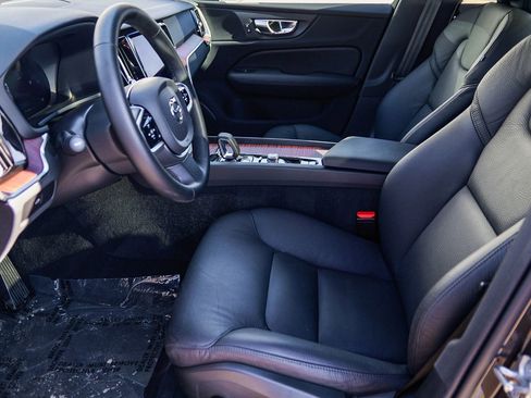 Used 2025 Volvo V60 B5 Cross Country Plus image 20