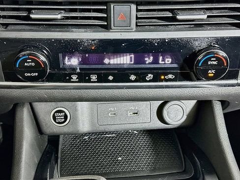 Used 2023 Nissan Rogue SV FWD image 16