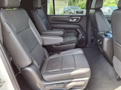 Used 2022 Chevrolet Suburban LT w/ Luxury Package AWD/4WD image 15