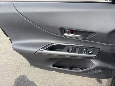 Used 2021 Toyota Venza LE image 21