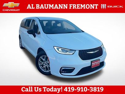 Used 2024 Chrysler Pacifica Touring-L