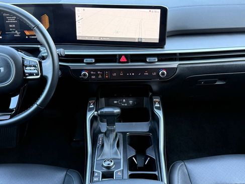 Used 2024 Kia Sorento S FWD image 19