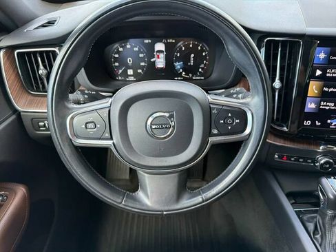 Used 2021 Volvo XC60 T5 Momentum w/ Protection Package Premier FWD image 18