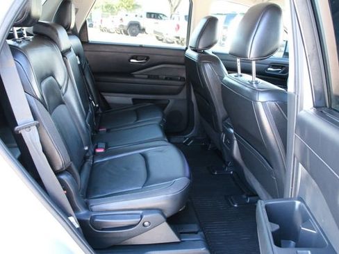 Used 2023 Nissan Pathfinder SL w/ Black Appearance Package image 35