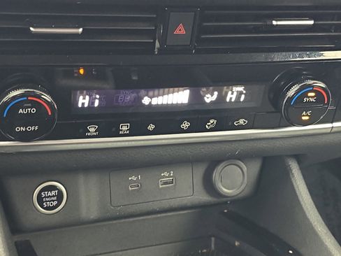 Certified 2023 Nissan Rogue SV image 22