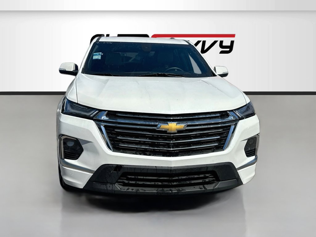 Used 2023 Chevrolet Traverse Premier FWD image 2