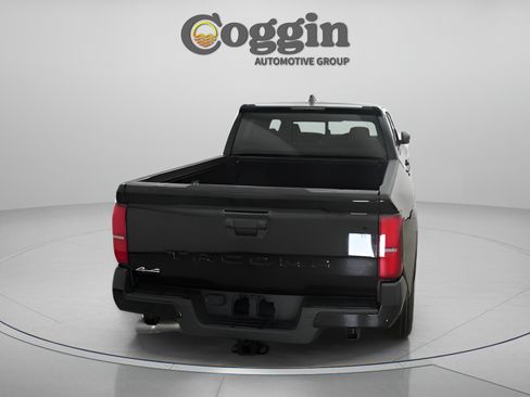 Used 2025 Toyota Tacoma SR5 AWD/4WD image 15
