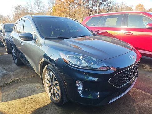 Certified 2022 Ford Escape Titanium w/ Class II Trailer Tow Package image 3