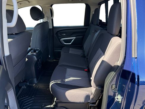 Used 2021 Nissan Titan SV w/ SV Convenience Package RWD image 16