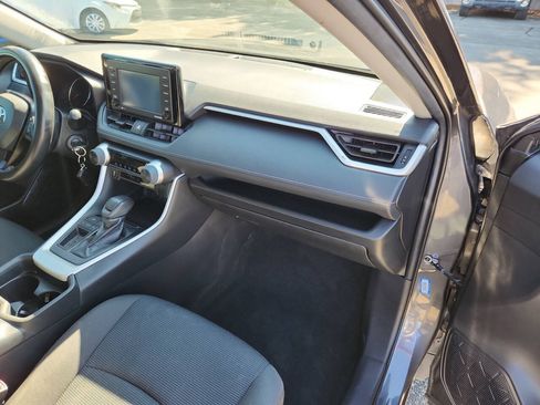 Used 2020 Toyota RAV4 LE FWD image 21