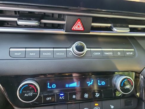 Used 2024 Hyundai Elantra Limited FWD image 23