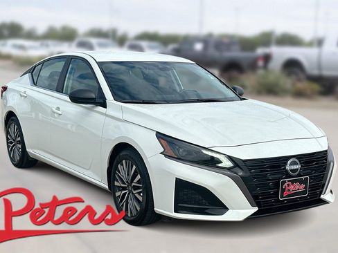 Used 2026 Nissan Altima 2.5 SV FWD image 1