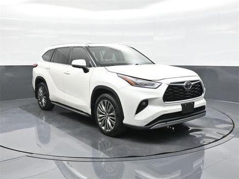 Certified 2021 Toyota Highlander Platinum image 22