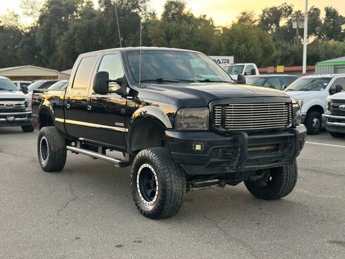 Used 2004 Ford F250 XLT image 2