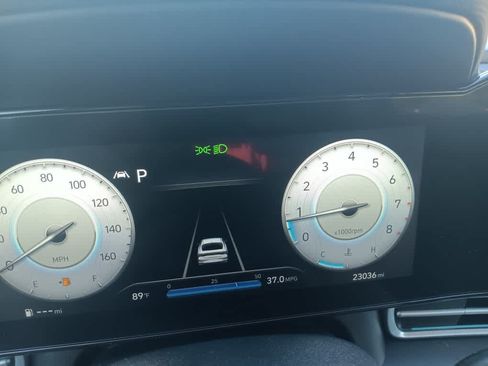 Used 2023 Hyundai Elantra Limited w/ Preferred Accessory Package FWD image 19