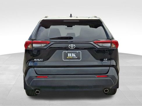 Used 2021 Toyota RAV4 LE image 5