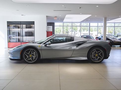Used 2023 Ferrari F8 Tributo image 14