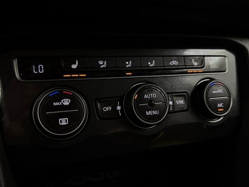 Used 2020 Volkswagen Tiguan SE w/ Panoramic Sunroof Package image 31