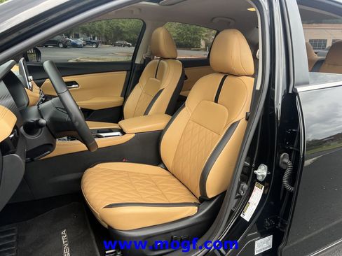 Used 2025 Nissan Sentra SV w/ SV Premium Package image 19