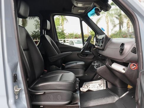 Used 2021 Mercedes-Benz Sprinter 2500 image 33