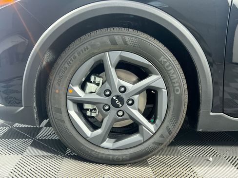 New 2025 Kia K4 LXS image 13