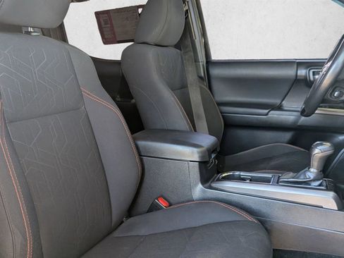 Used 2019 Toyota Tacoma TRD Off-Road AWD/4WD image 18