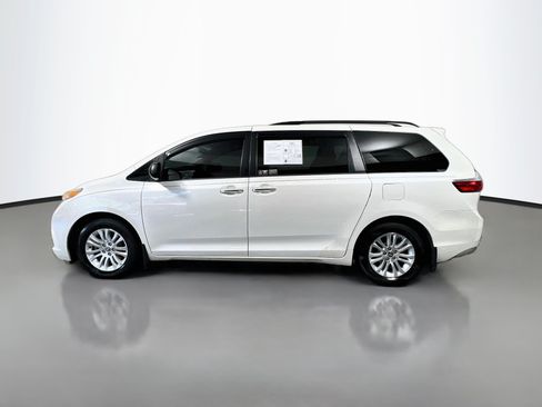 Used 2017 Toyota Sienna Limited FWD image 10