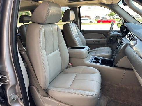 Used 2009 GMC Yukon XL SLT w/ Preferred Package AWD/4WD image 11