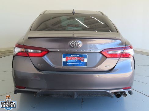 Used 2022 Toyota Camry SE FWD image 4