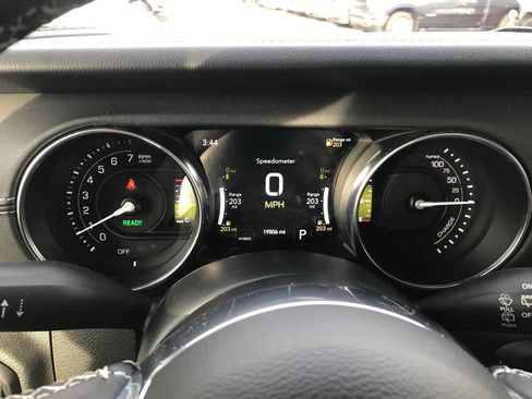 Used 2023 Jeep Wrangler Unlimited Sahara w/ Cold Weather Group image 19