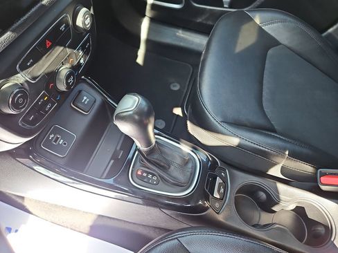Used 2019 Jeep Compass Latitude FWD image 21