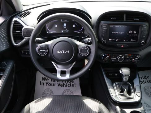 Used 2025 Kia Soul LX FWD image 8