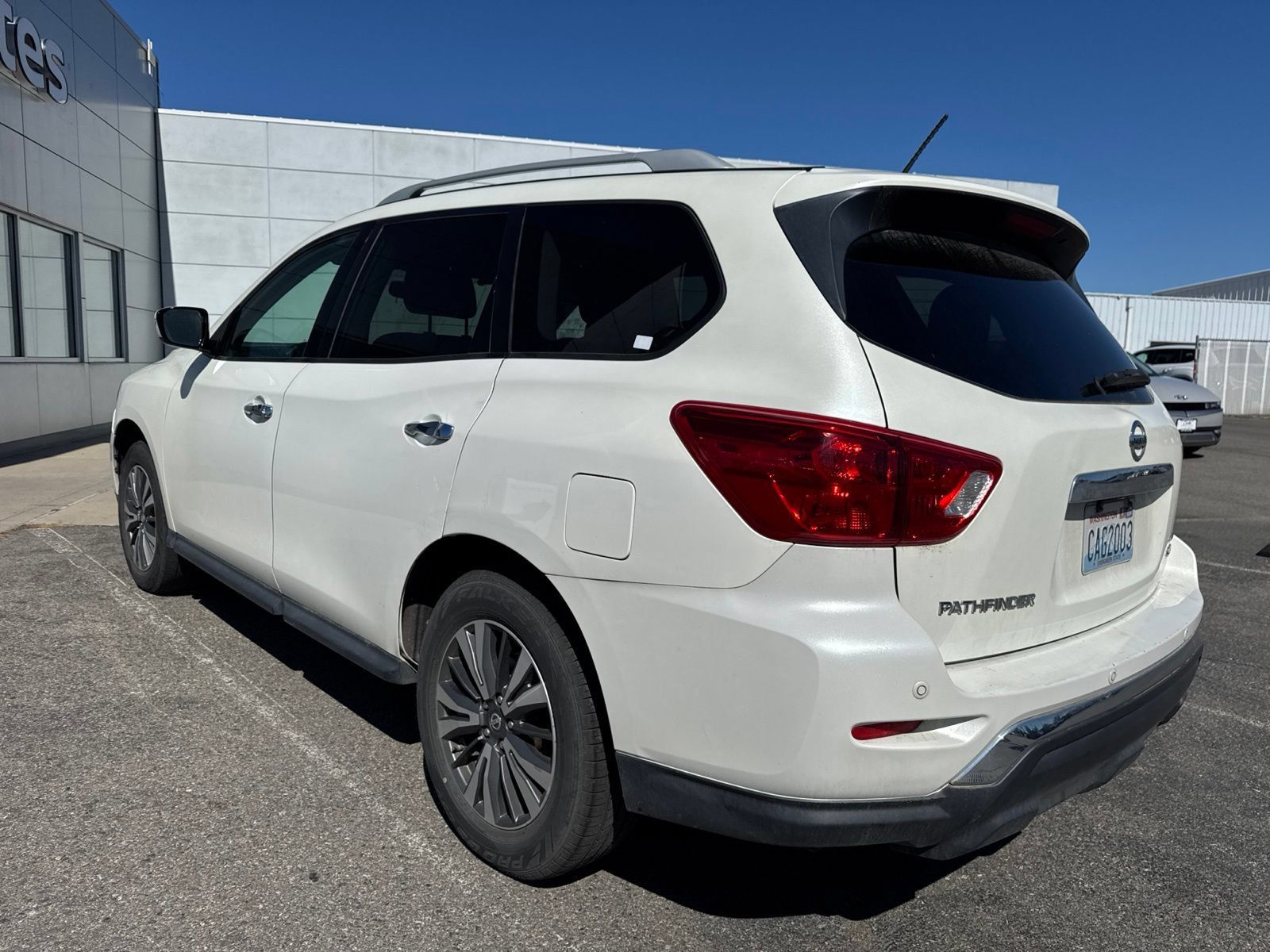 Used 2017 Nissan Pathfinder SV w/ SV Cold Weather Package AWD/4WD image 8