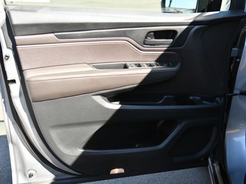 Used 2018 Honda Odyssey LX image 13