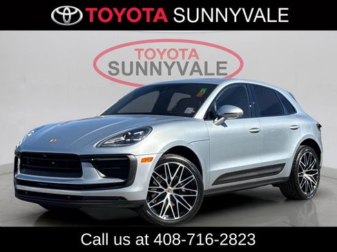 Used 2022 Porsche Macan AWD/4WD image 1